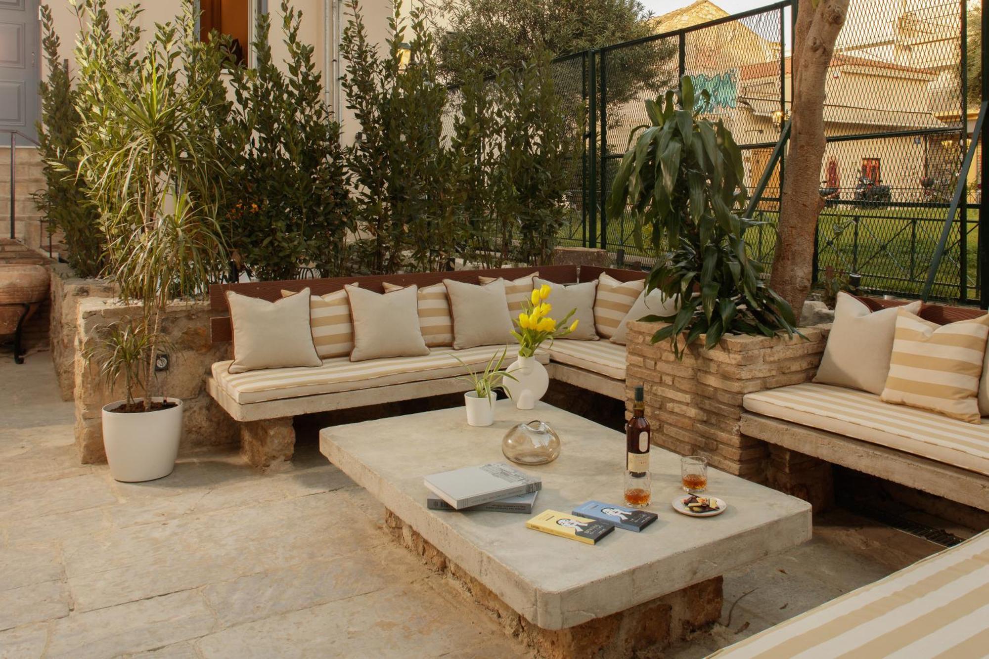 La Divina Aparthotel Athens Exterior photo